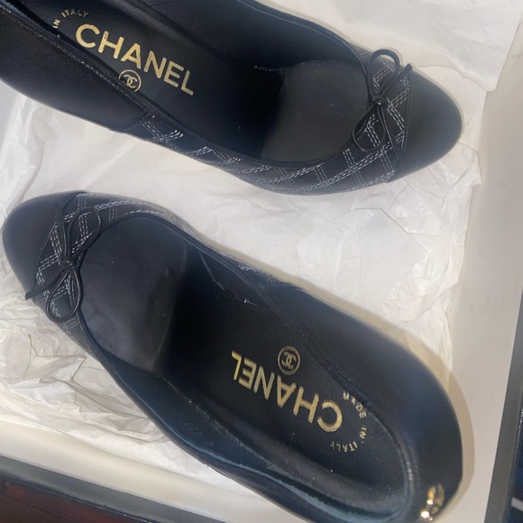 Authentic black Chanel heels with mini bow - Picture 5 of 6